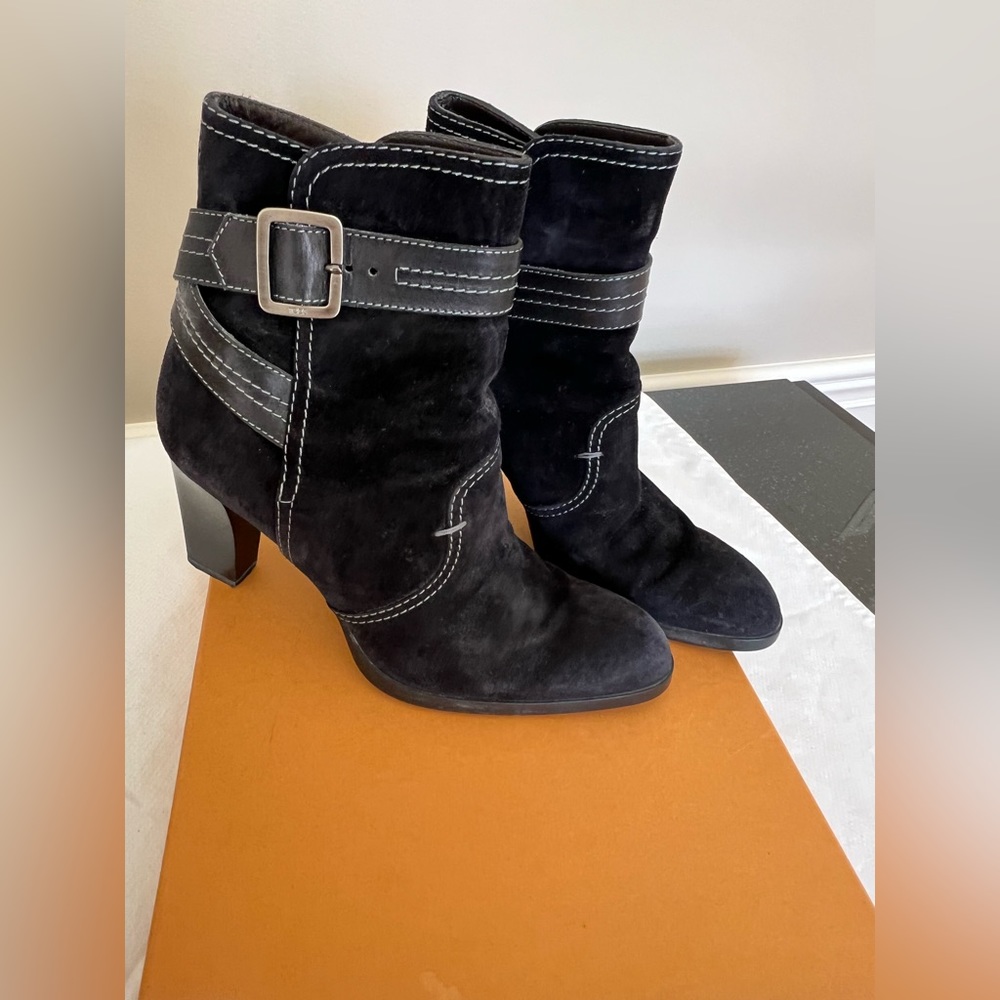 Tod’s high heeled ankle wrap sued booties. Very flattering. Fair condition